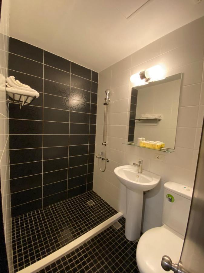 Queens Hotel Taipei Dış mekan fotoğraf