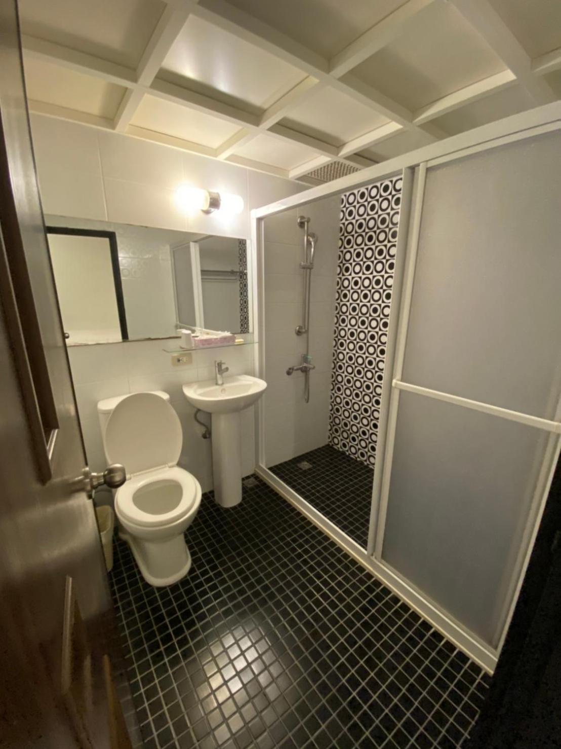 Queens Hotel Taipei Dış mekan fotoğraf